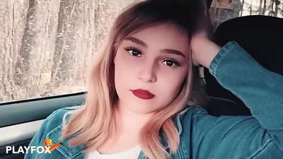 Sexy babe joyfully sucks air lasachadh prìse